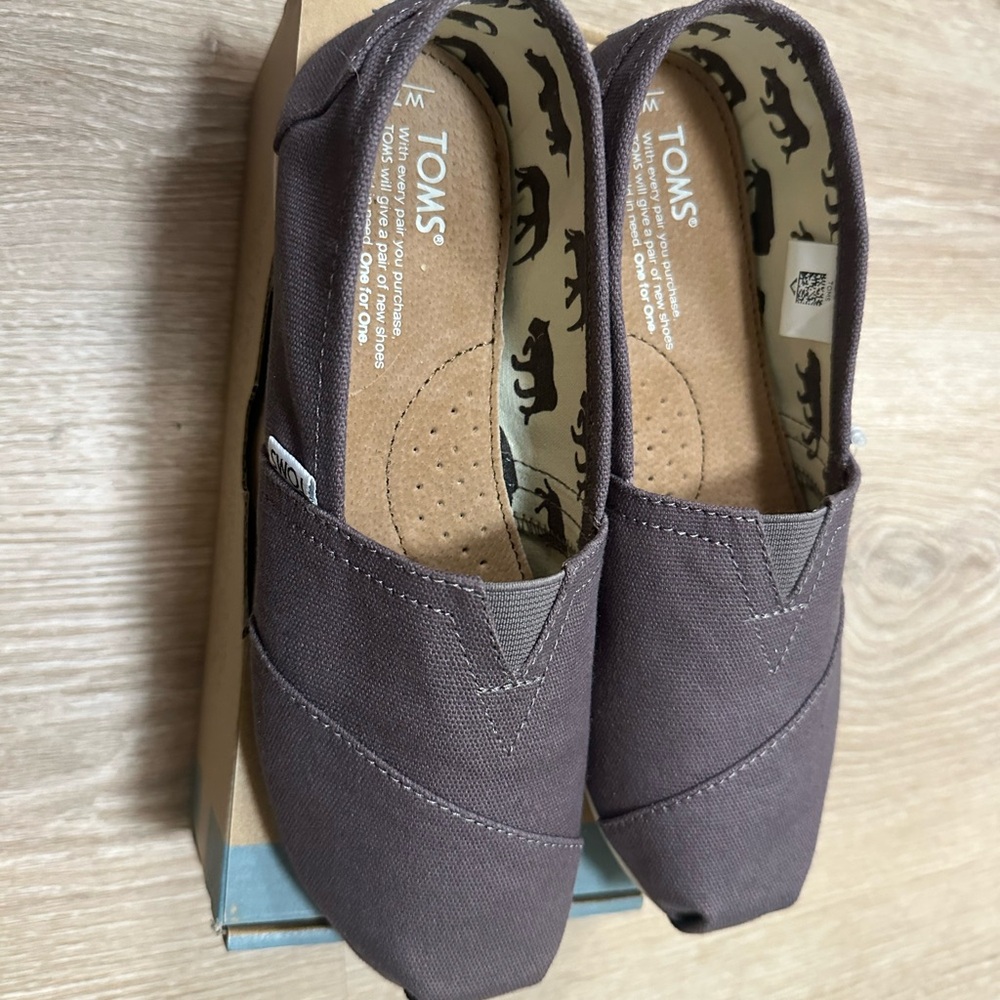 TOMS Women's Canvas Flats Dark Brown. Venice Collection